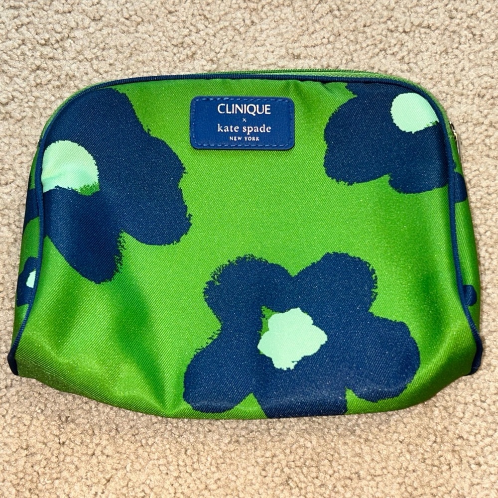 NWOT Clinique+Kate Spade Green and Navy Floral Cosmetic Bag Measures 9” x 7.5”